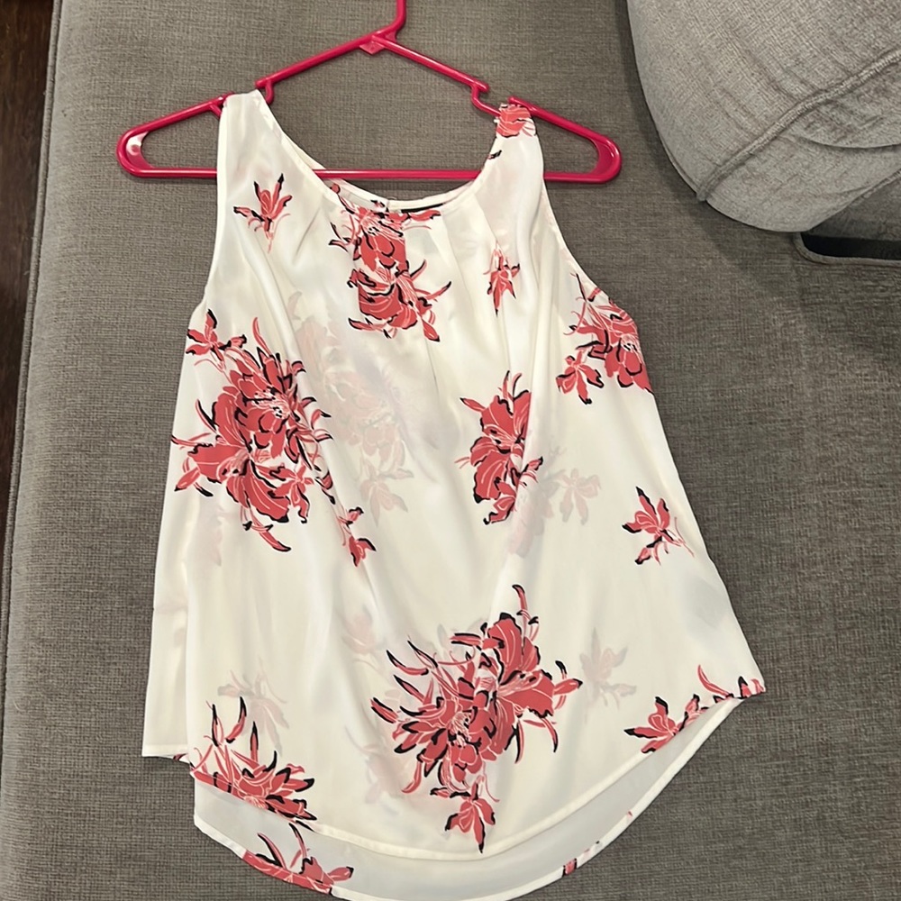 Worthington size petite medium. Floral detail.
